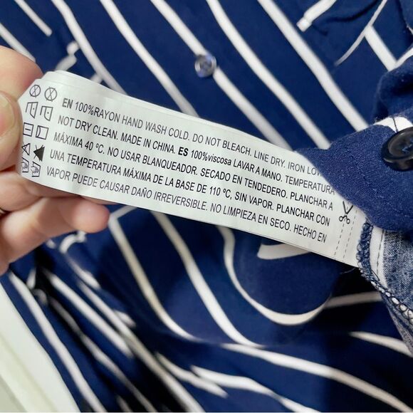 NWOT Forever 21 Womens Long Sleeve Button Down Shirt Blue Striped - Large - Picture 6 of 6